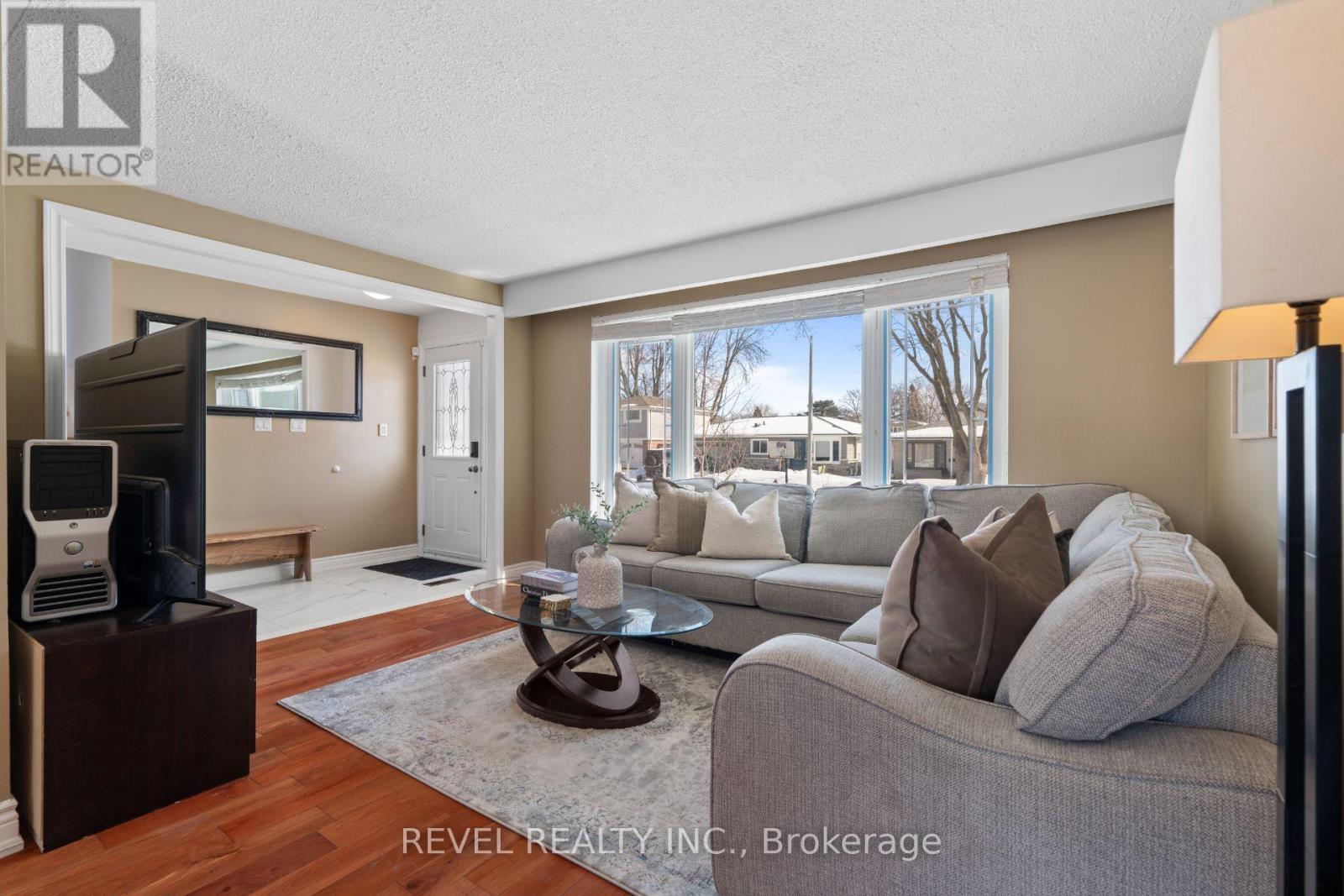 37 FERNDALE CRESCENT - Photo 2 of 30, Brampton (Brampton East), Ontario