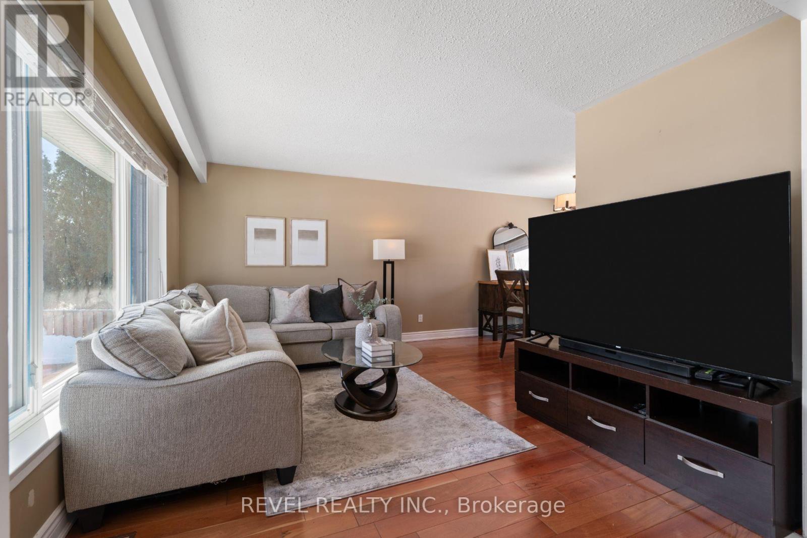 37 FERNDALE CRESCENT - Photo 3 of 30, Brampton (Brampton East), Ontario