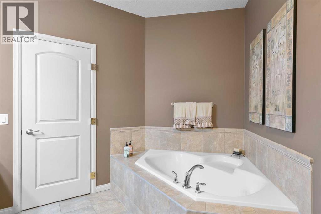 223 Sunset Square, Cochrane