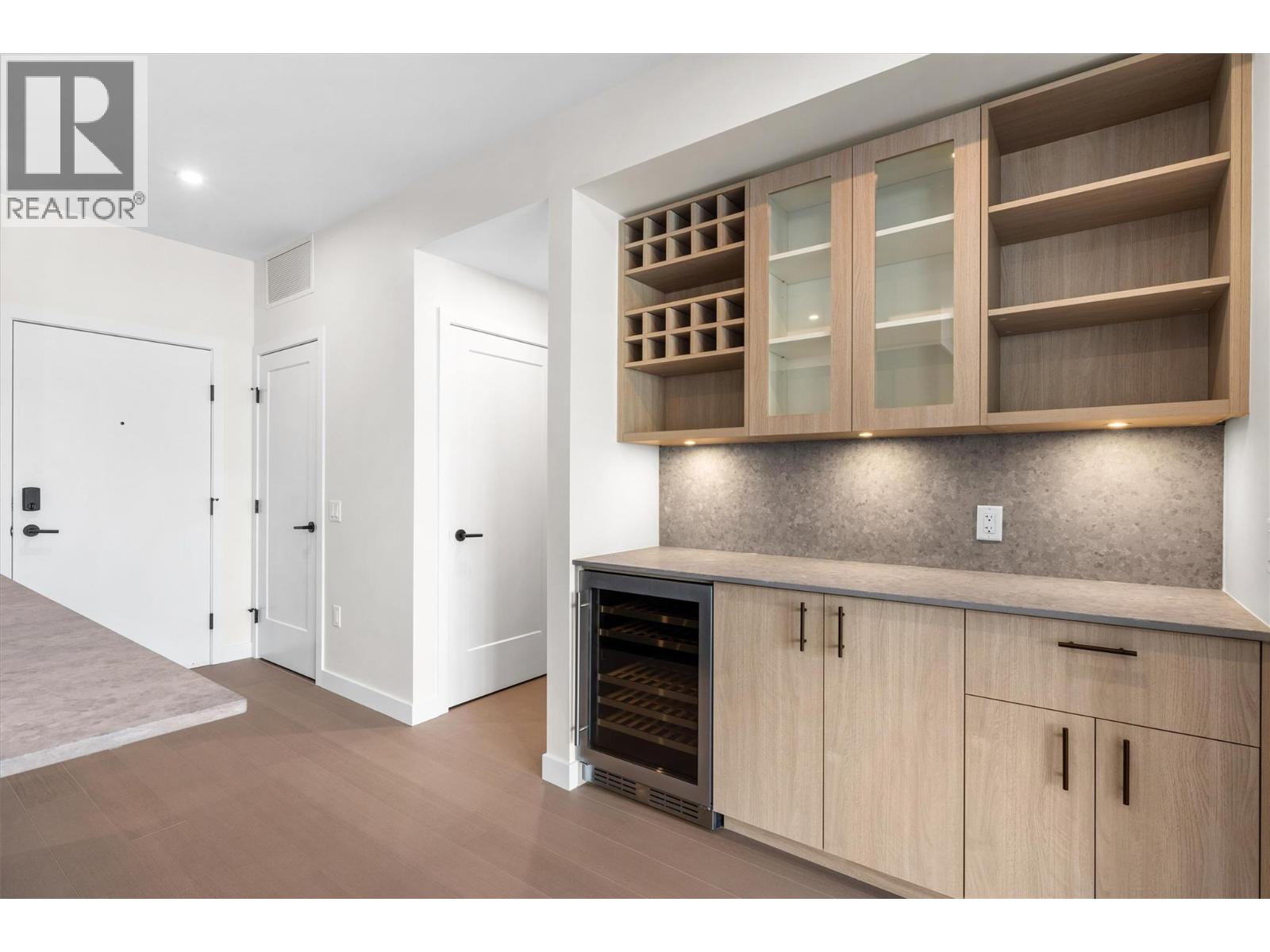 407 9654 Benchland Road, Lake Country