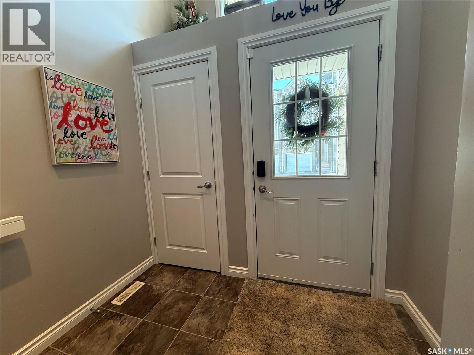 2 697 Sun Valley DRIVE - Photo 2 of 34, Estevan, Saskatchewan