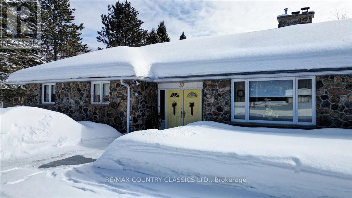 37 GOLFVIEW DRIVE - Photo 3 of 45, Bancroft (Bancroft Ward), Ontario