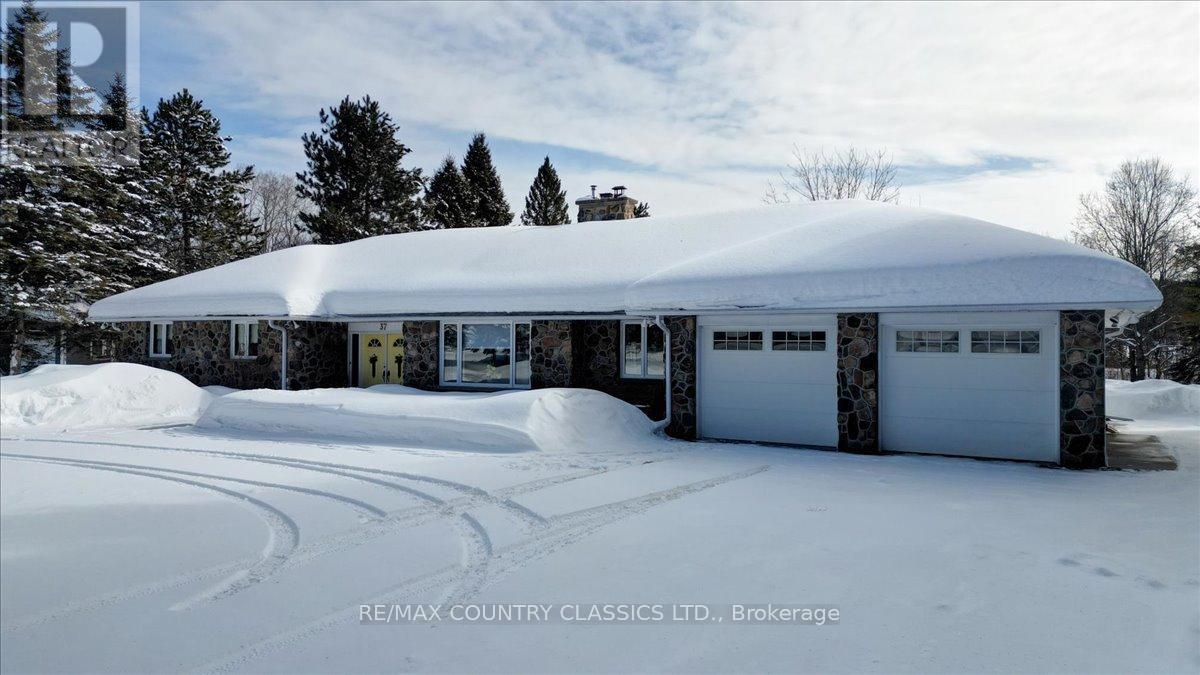 37 GOLFVIEW DRIVE - Photo 4 of 45, Bancroft (Bancroft Ward), Ontario