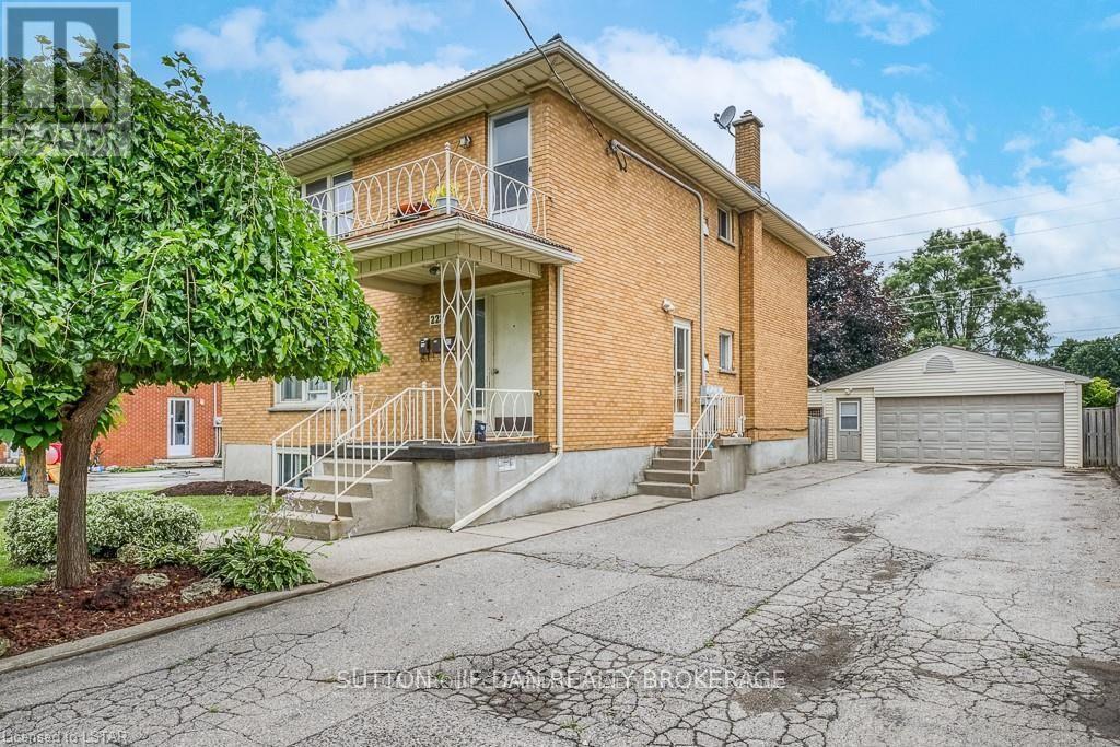 228 BURNSIDE DRIVE - 3