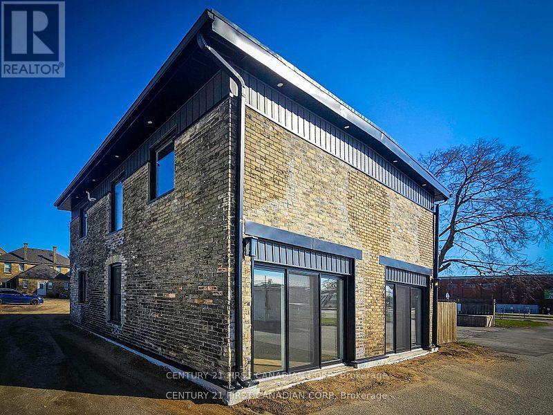 857 Dundas Street Unit 4