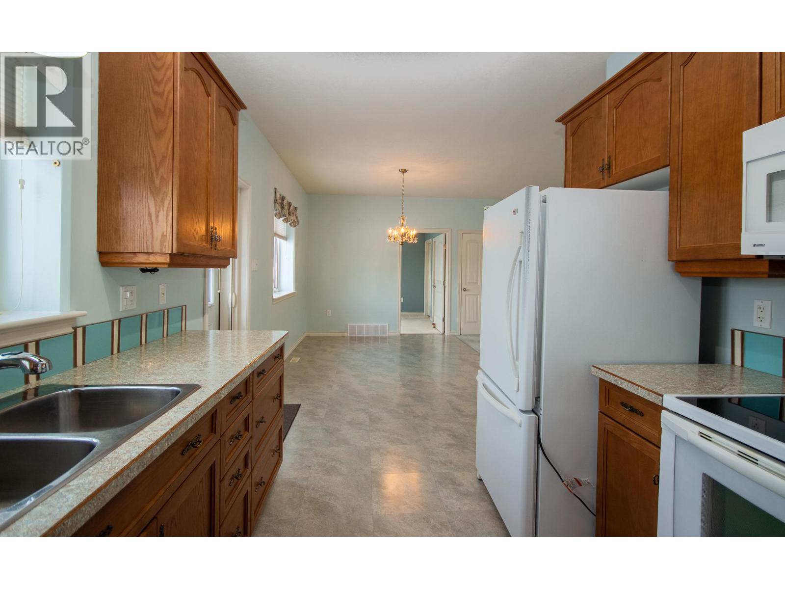 11001 17 Street Unit# 1 - Photo 4 of 13, Dawson Creek, British Columbia