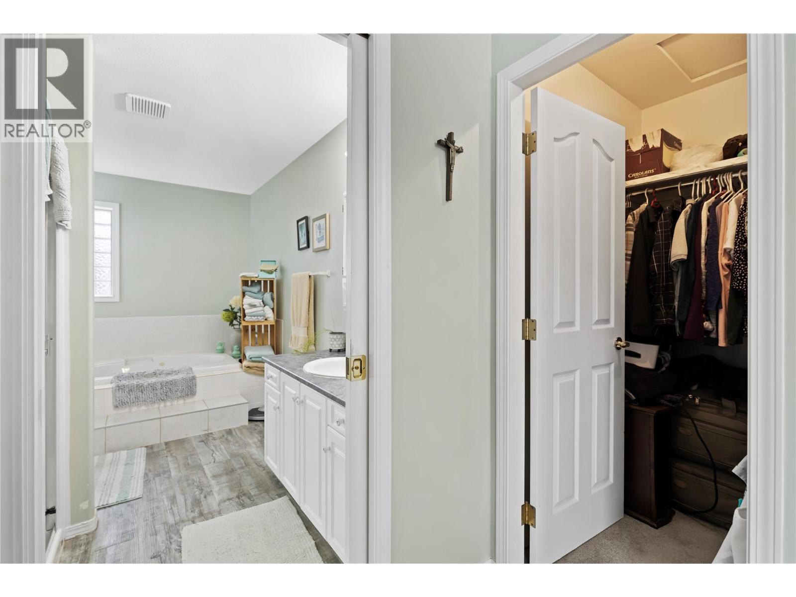 381 Robin Drive, Barriere