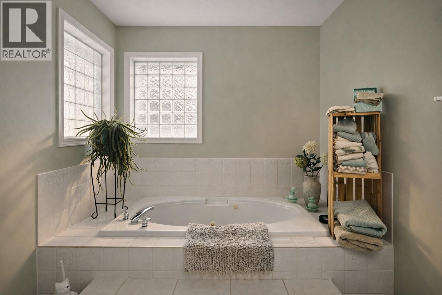 381 Robin Drive, Barriere