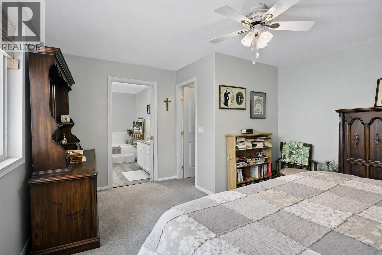 381 Robin Drive, Barriere