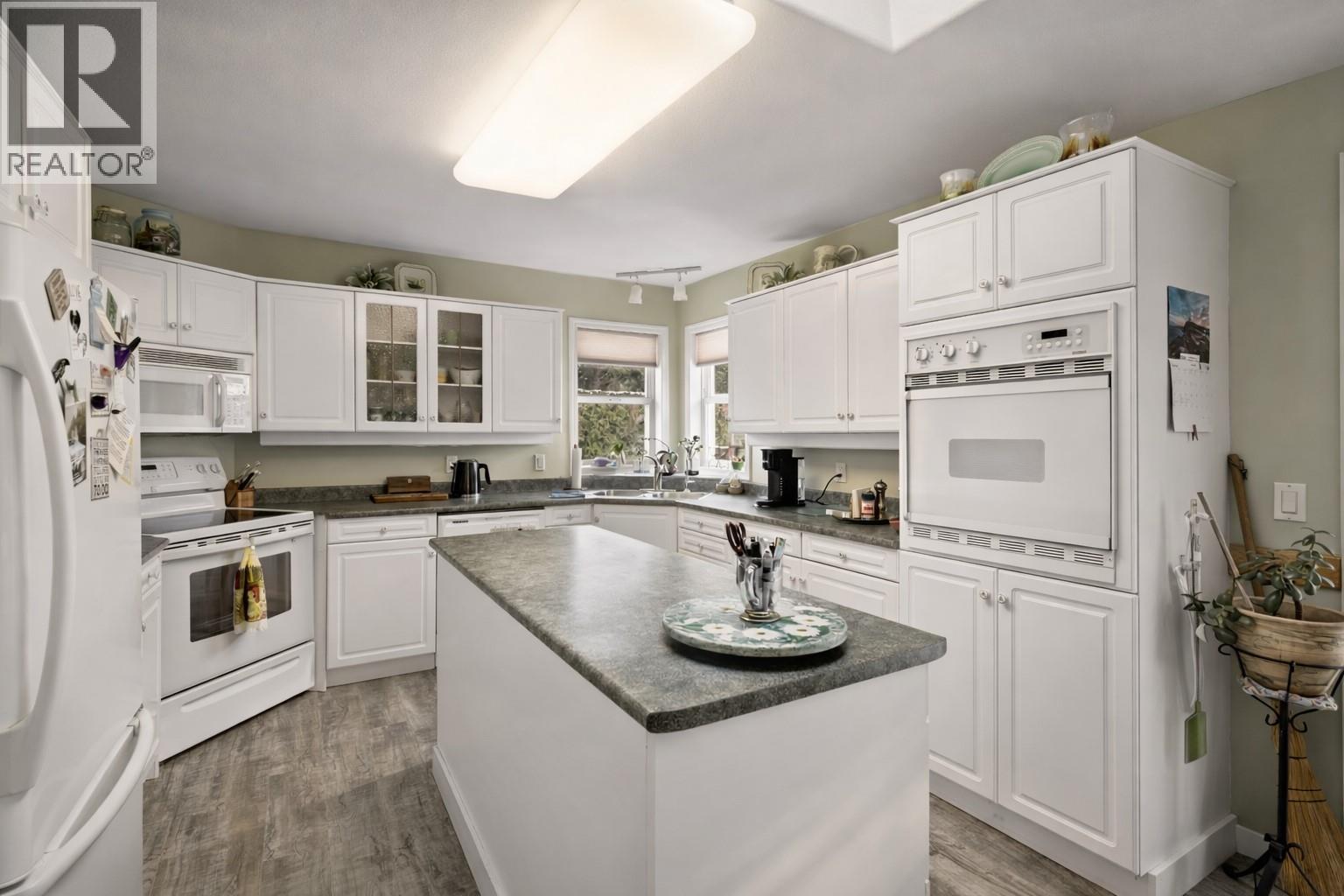 381 Robin Drive, Barriere