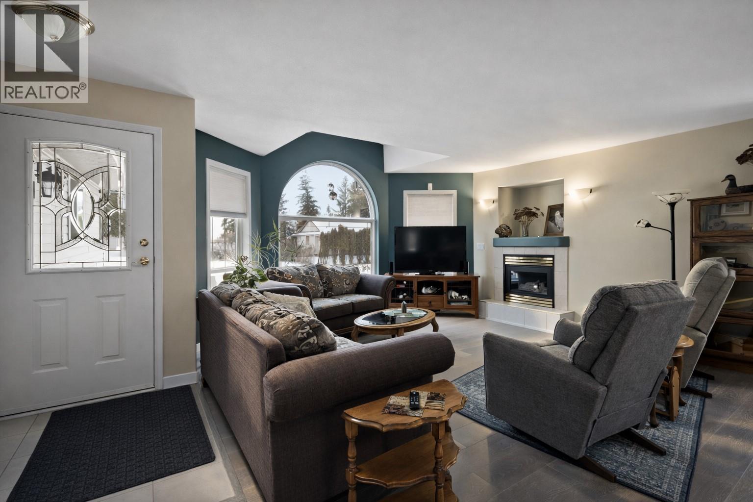 381 Robin Drive, Barriere