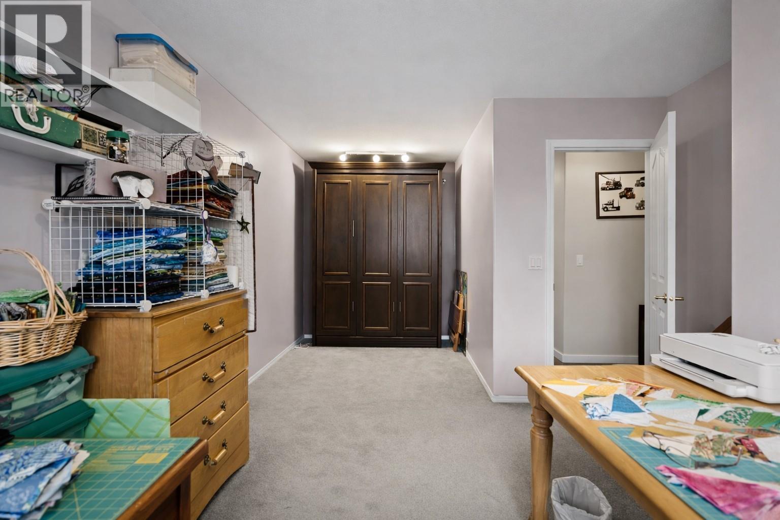 381 Robin Drive, Barriere