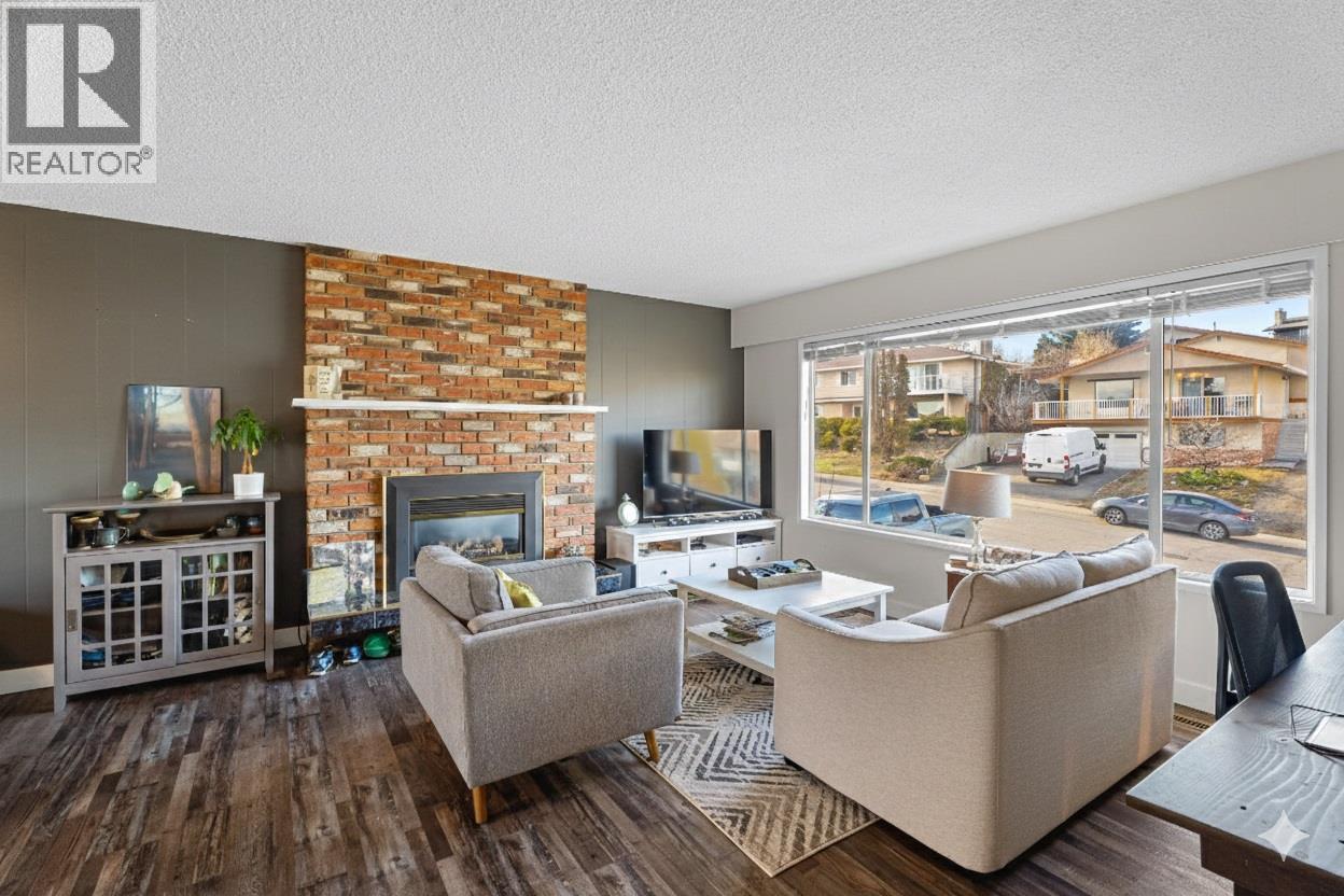 1616 HILLCREST Avenue, Kamloops