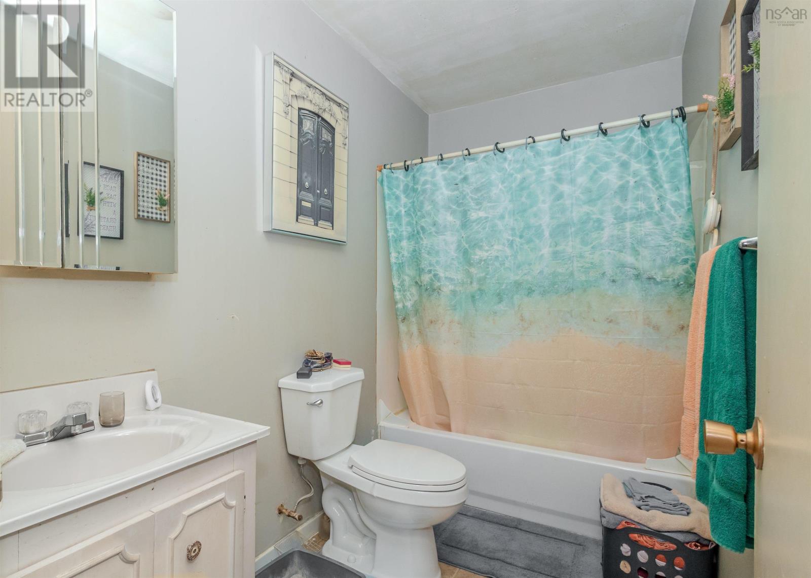 Property 18 of 24 of 19 Holland Street