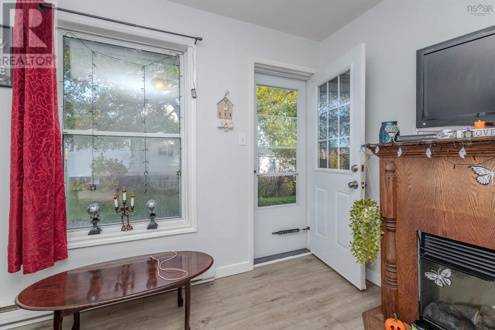 Property 2 of 24 of 19 Holland Street