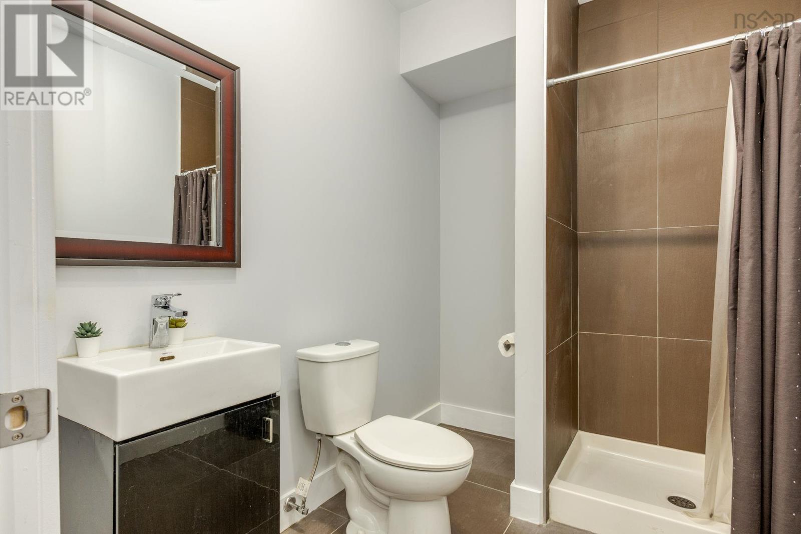 Property 33 of 44 of 214 Voyageur Way