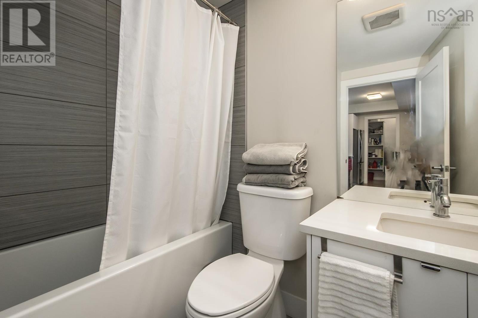 Property 11 of 41 of 213 5677 Harris Street