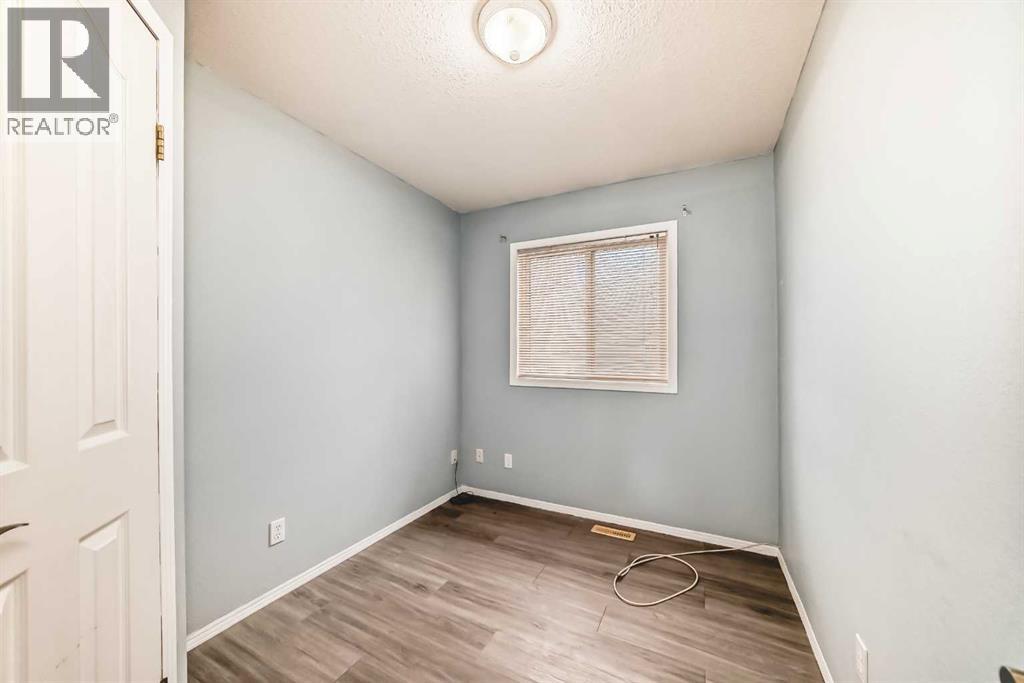 Single Family House Mobile Home for Sale in  Burroughs Circle NE Monterey Park Calgary 