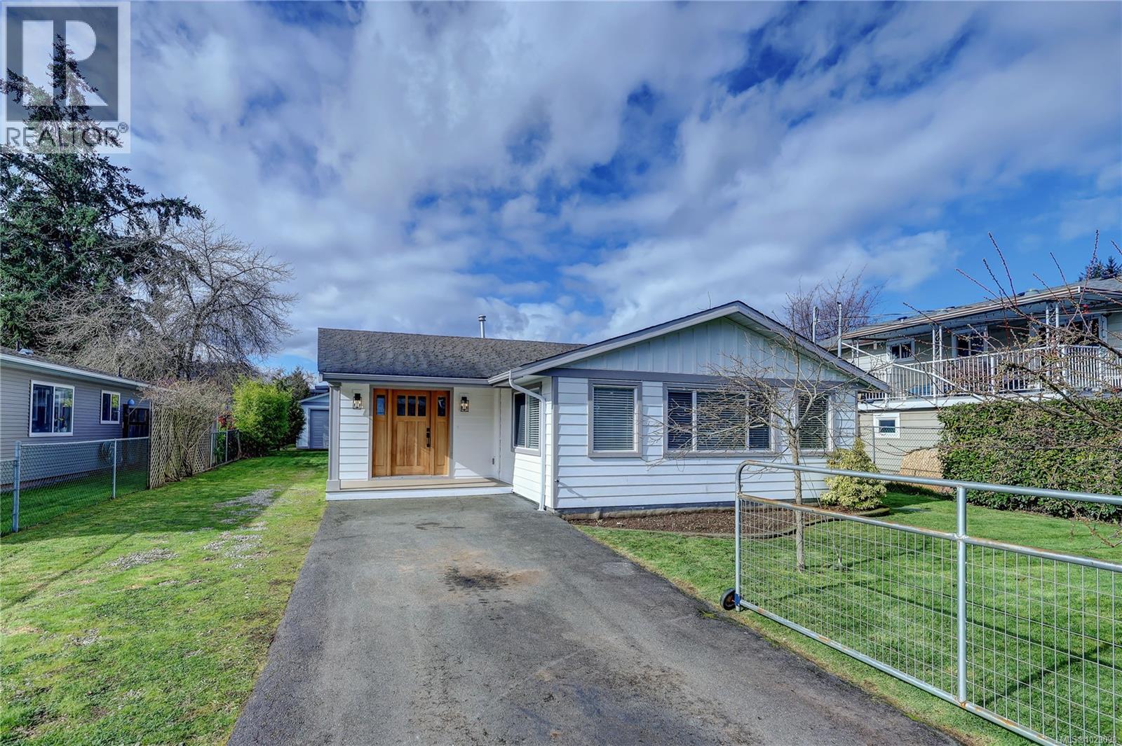 223 Evergreen St - 1