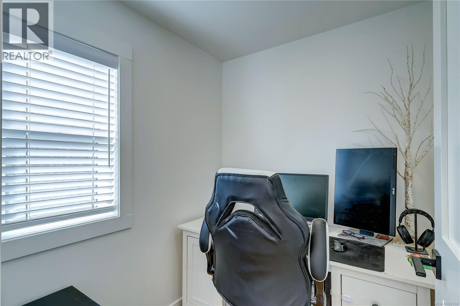 223 Evergreen St - 11