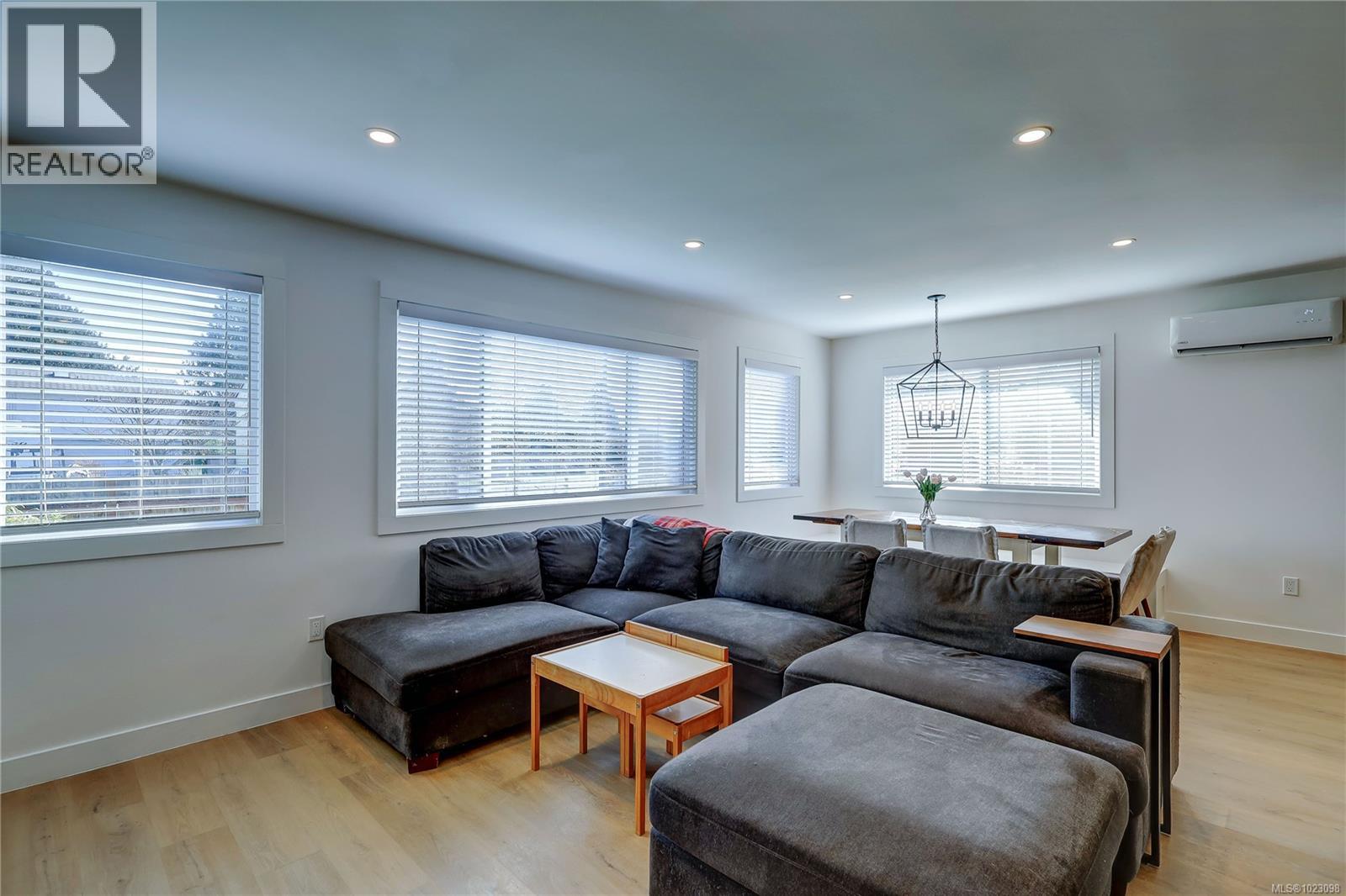 223 Evergreen St, Parksville