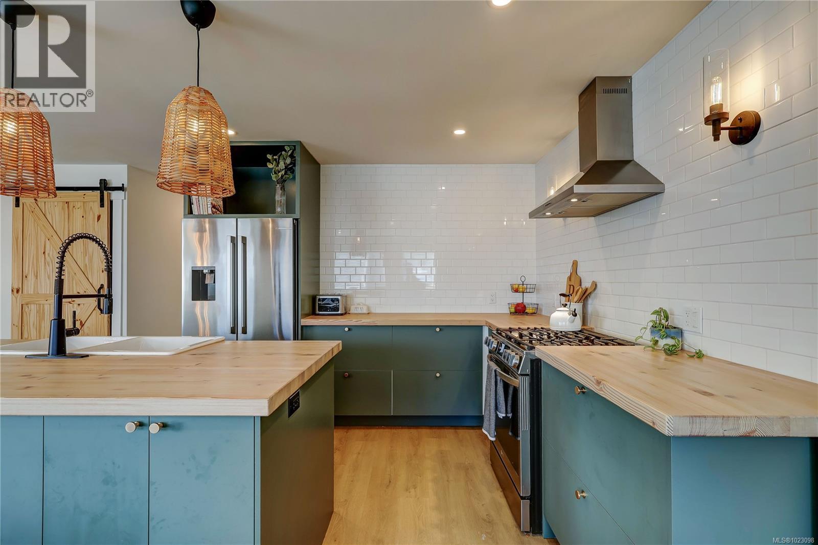 223 Evergreen St - 22