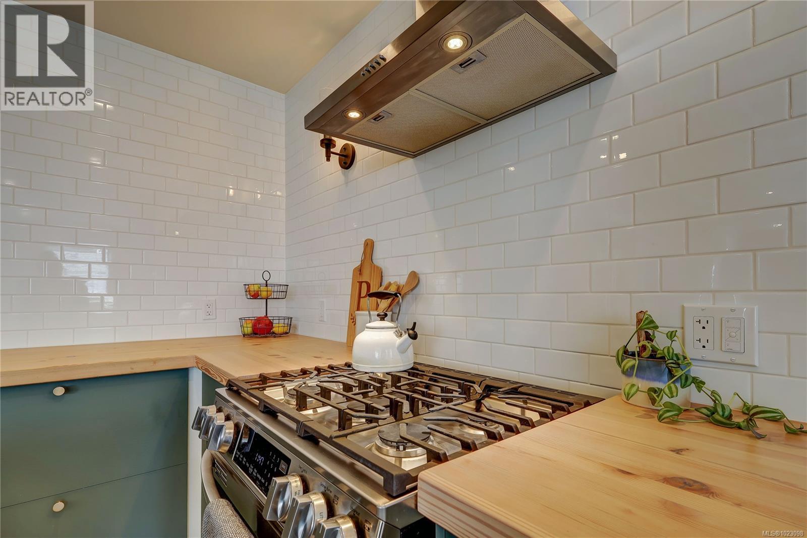 223 Evergreen St - 23