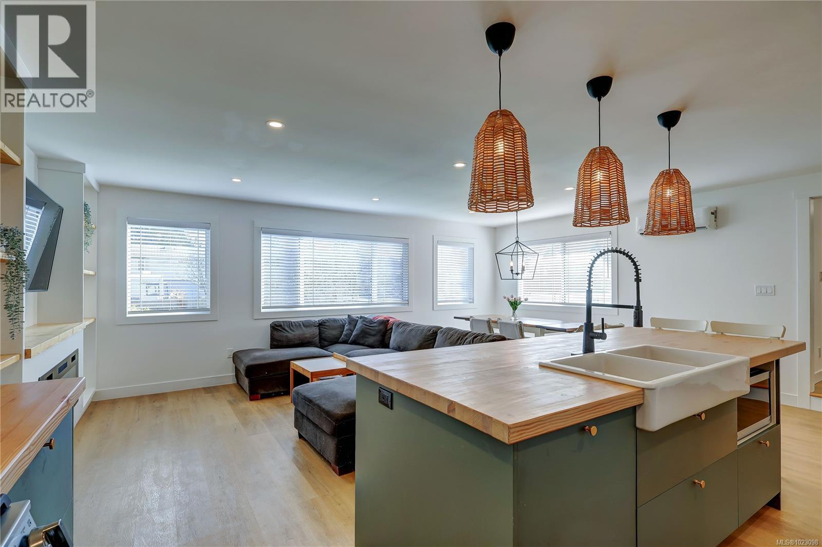 223 Evergreen St - 24