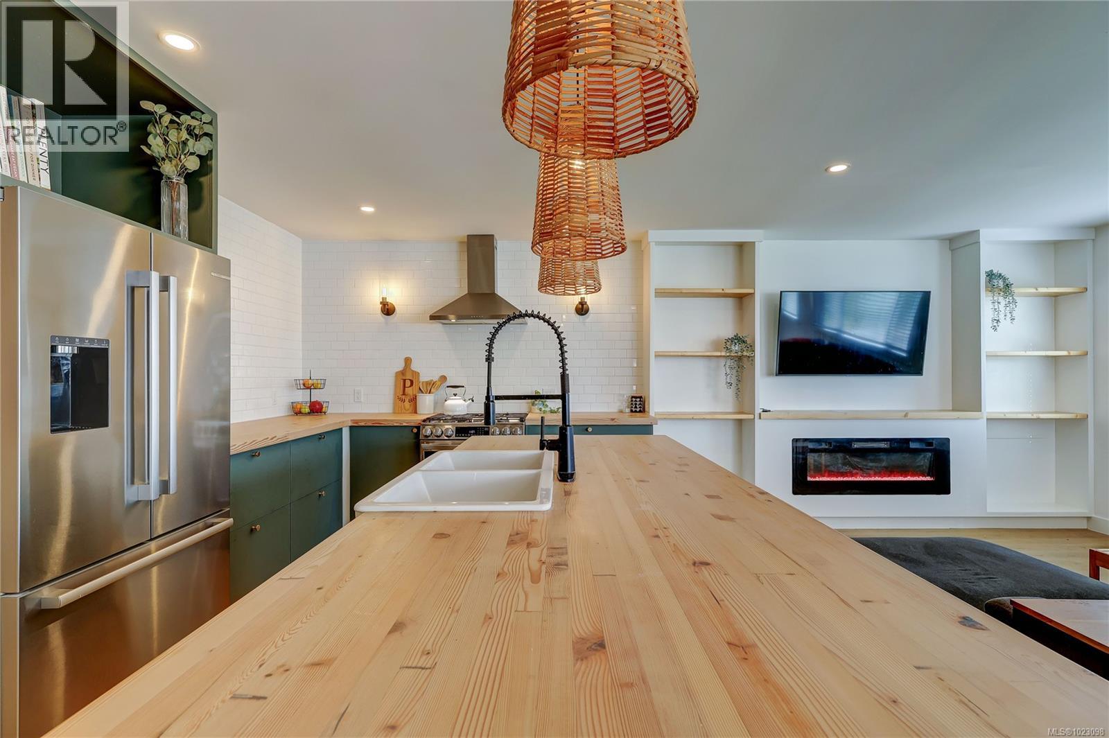223 Evergreen St - 25