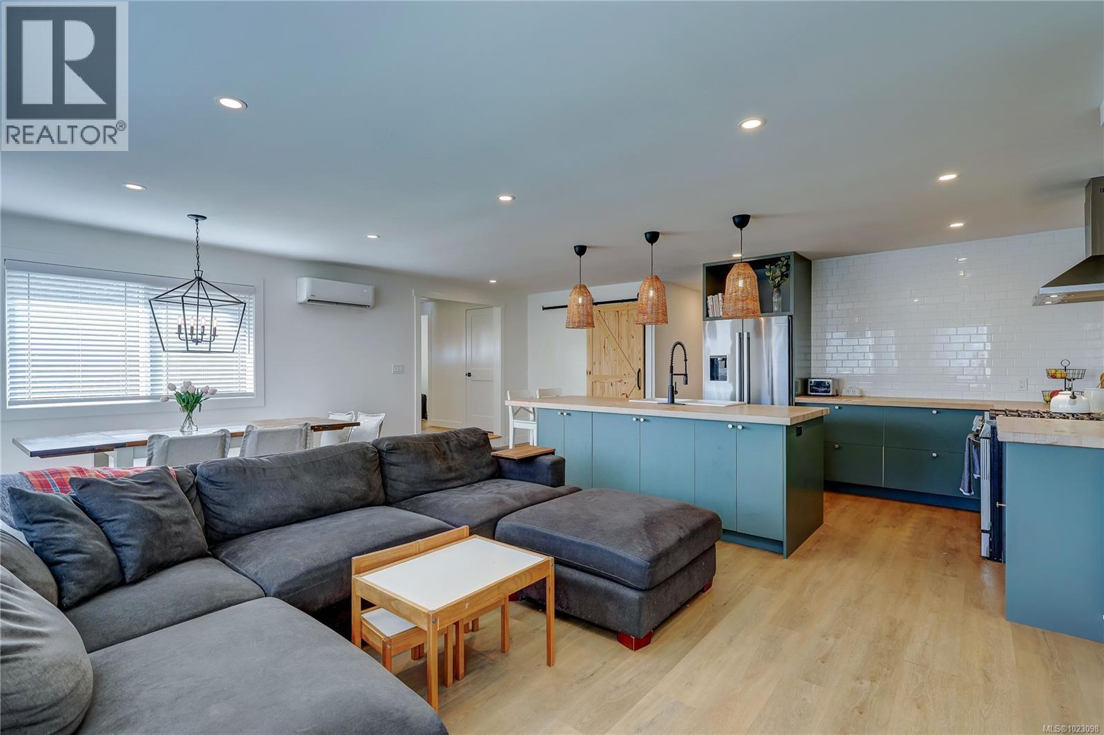 223 Evergreen St, Parksville