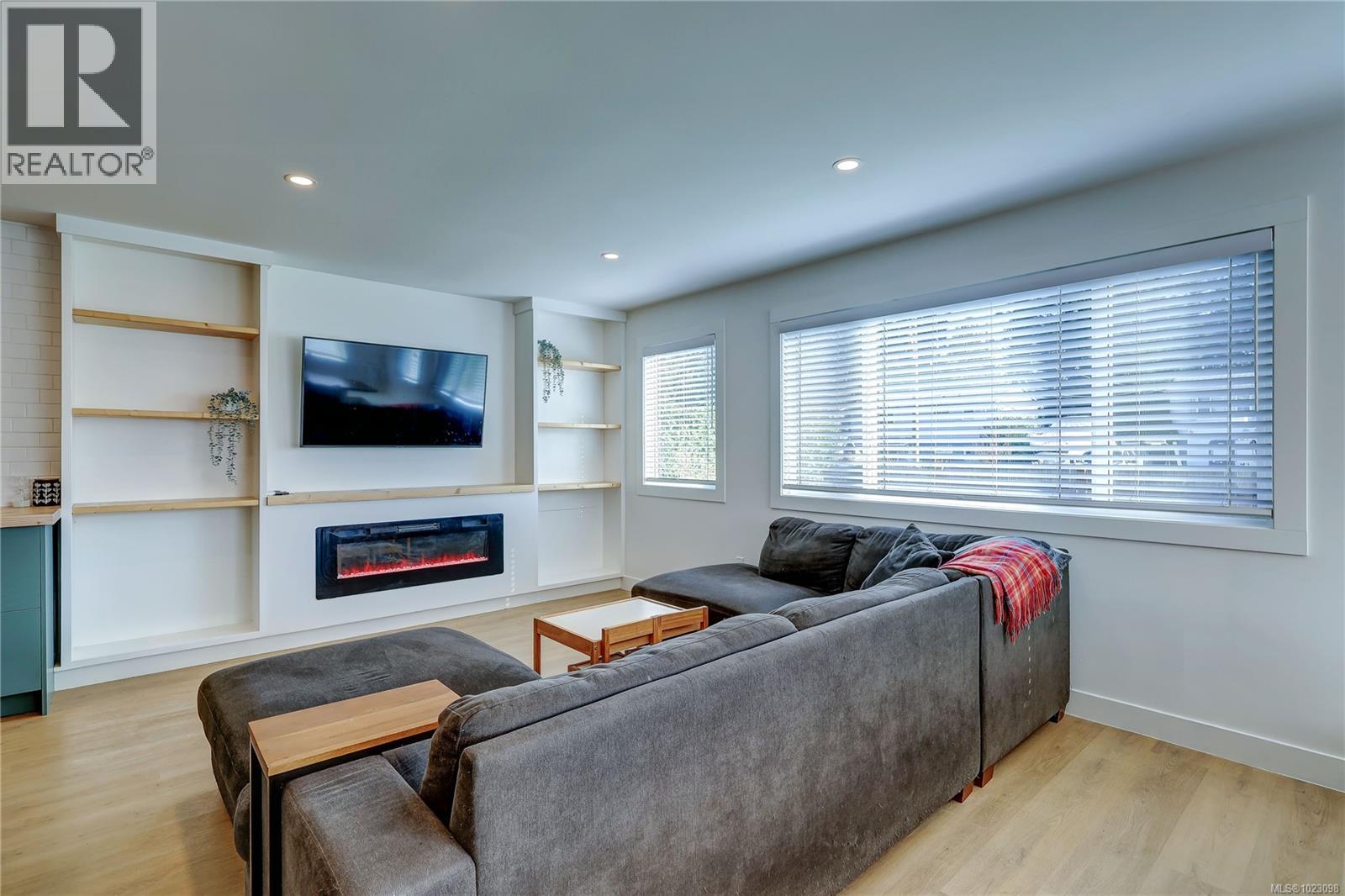 223 Evergreen St, Parksville