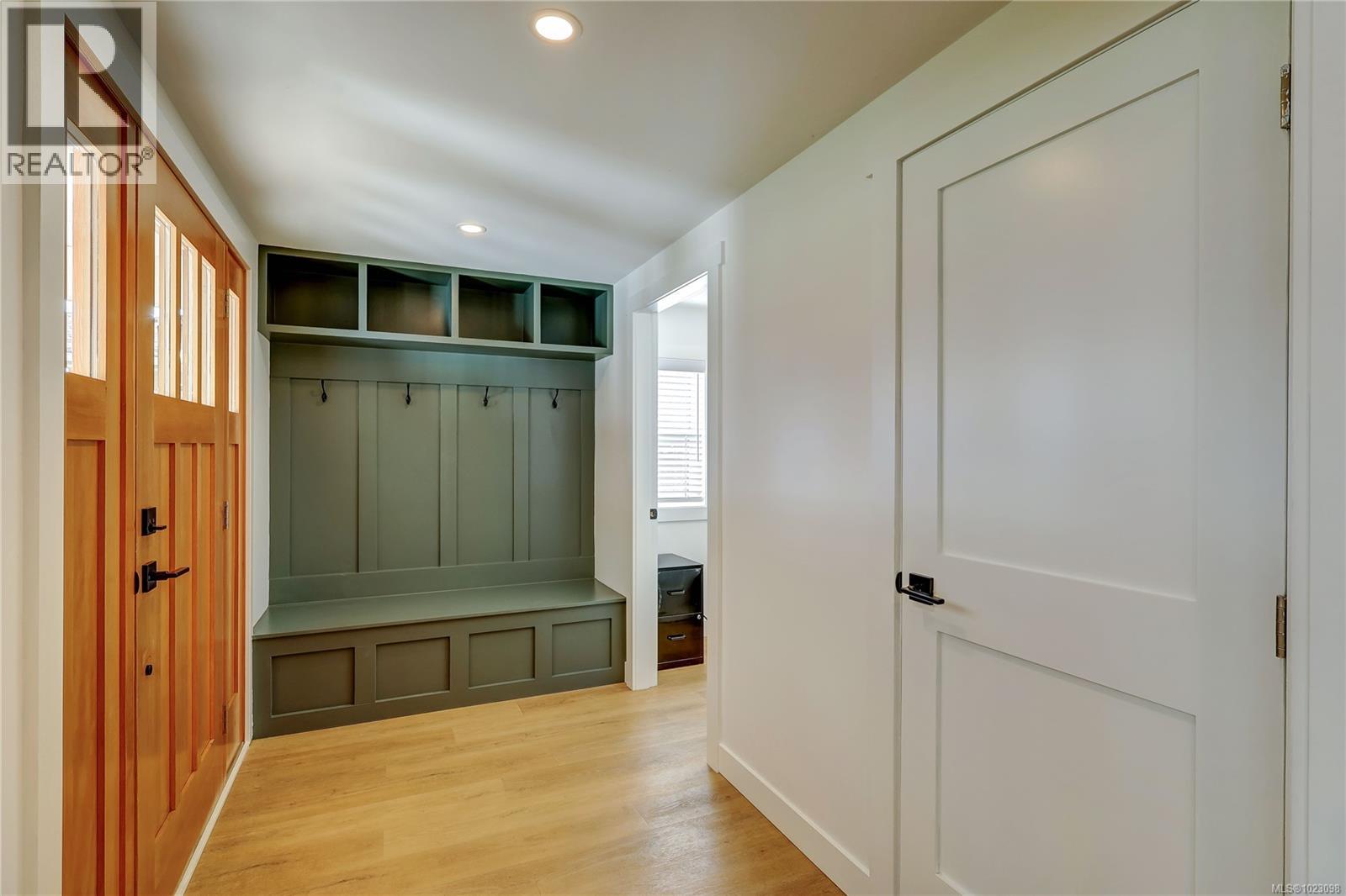 223 Evergreen St - 3
