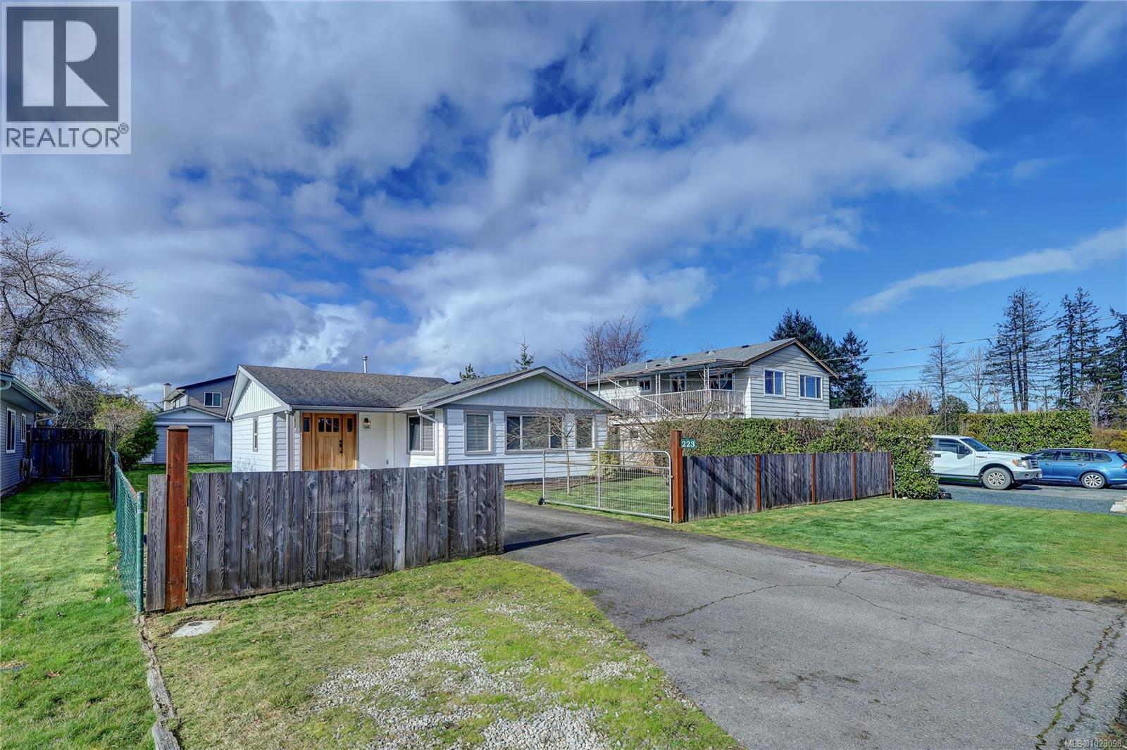 223 Evergreen St, Parksville