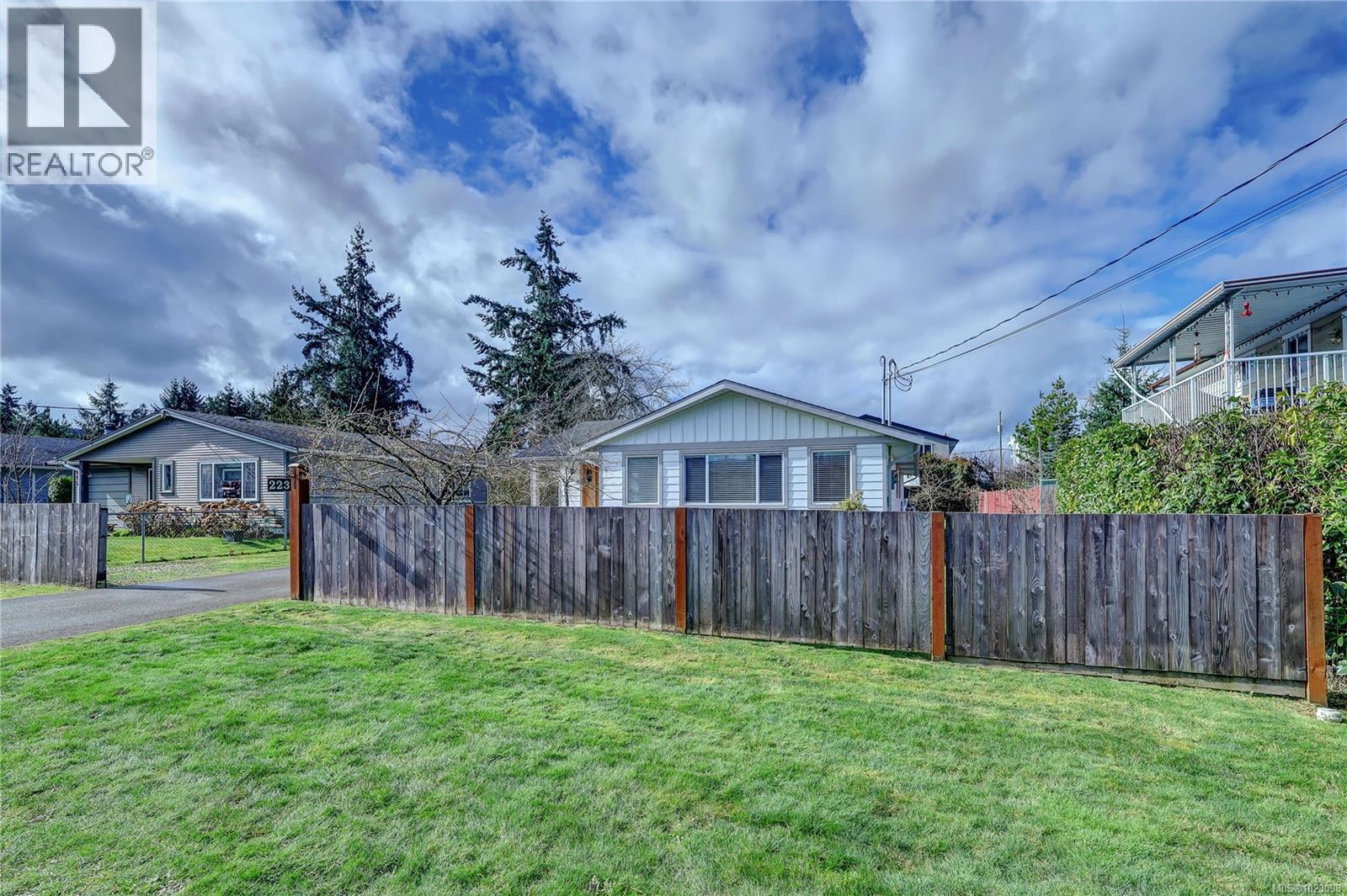 223 Evergreen St, Parksville