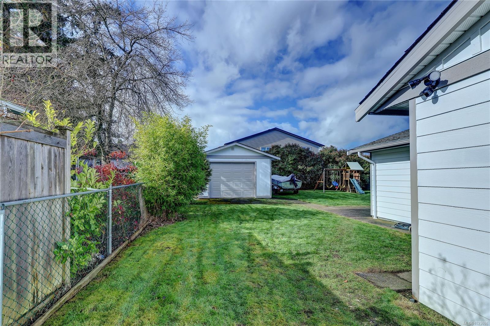 223 Evergreen St, Parksville