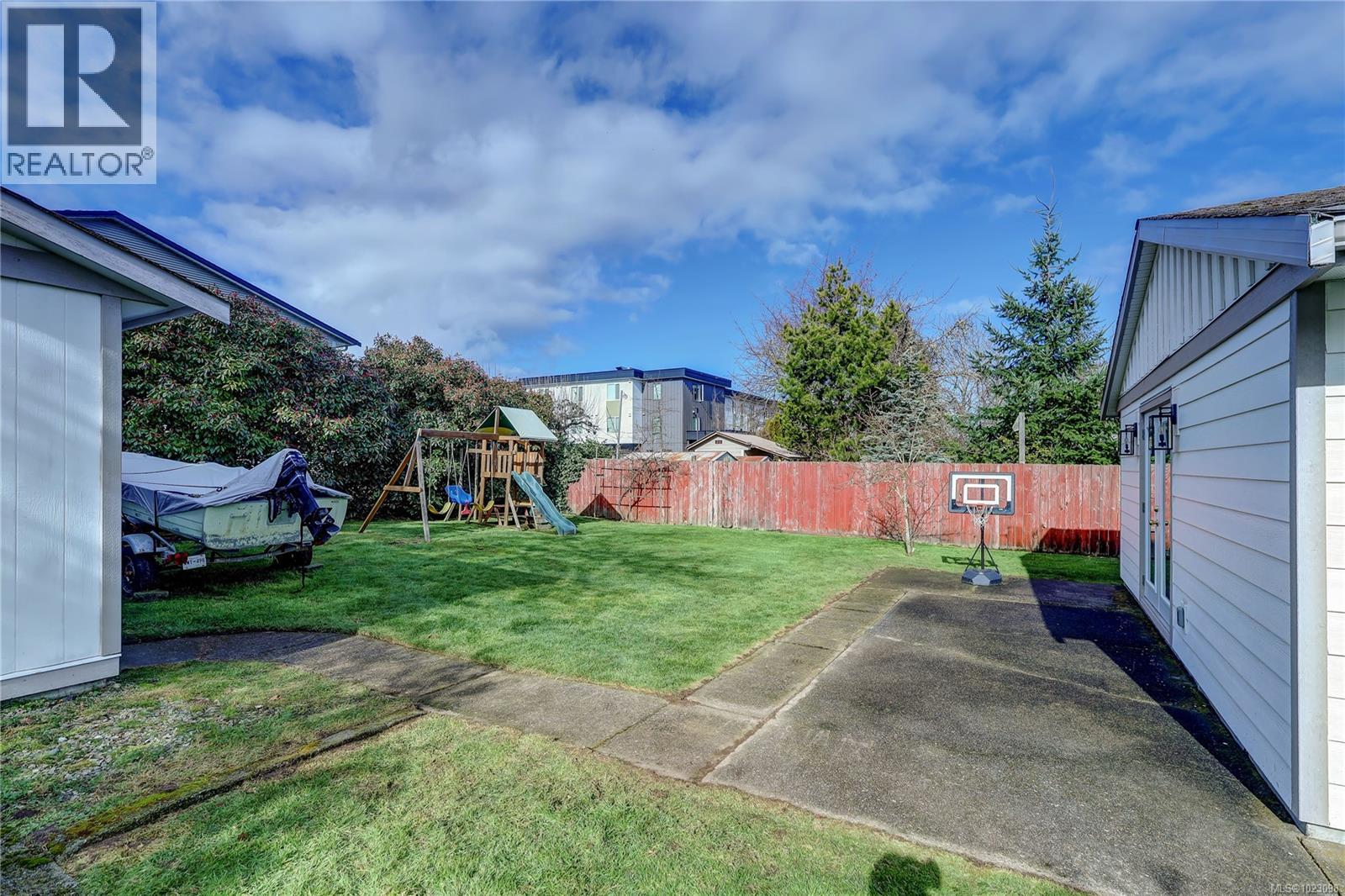 223 Evergreen St, Parksville