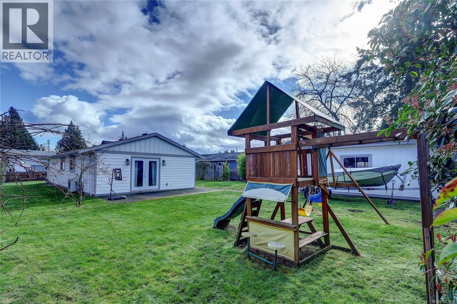 223 Evergreen St, Parksville