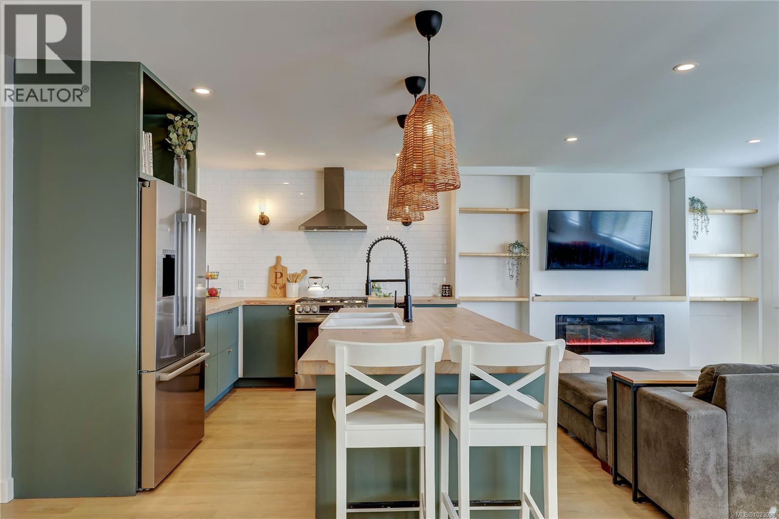 223 Evergreen St - 4