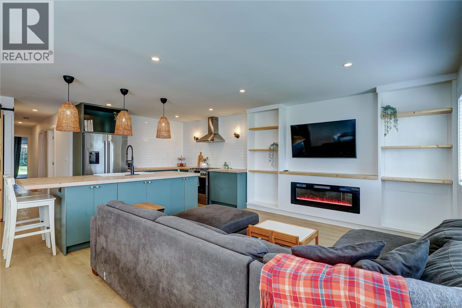 223 Evergreen St - 5