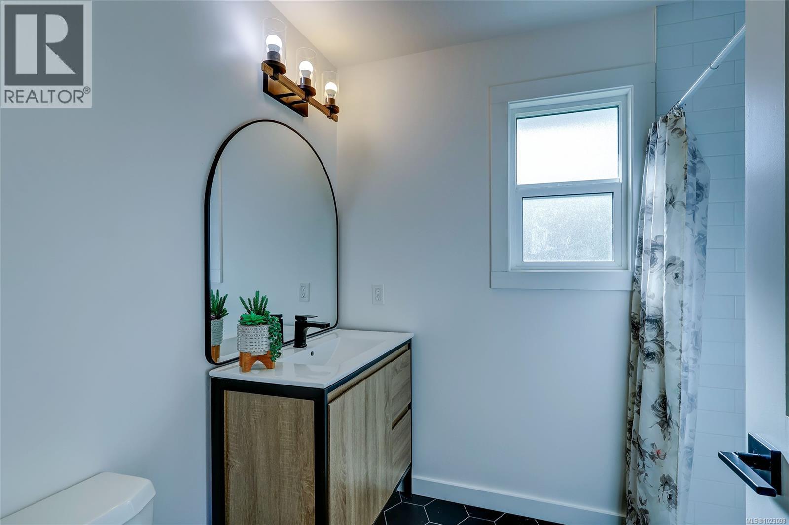 223 Evergreen St - 6