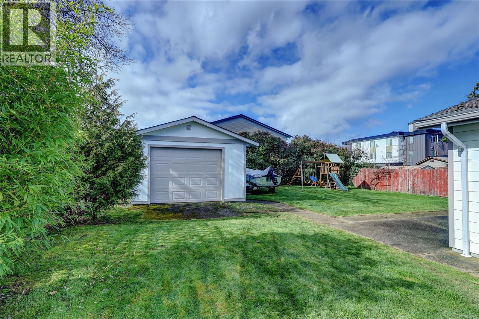 223 Evergreen St, Parksville
