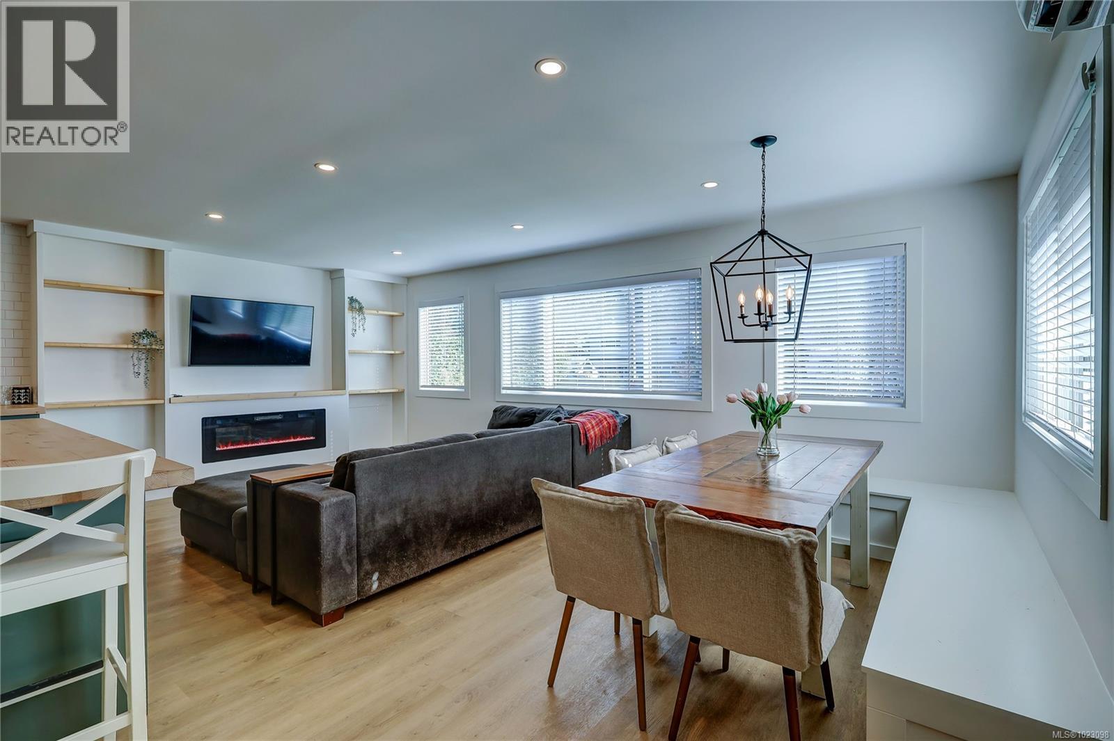 223 Evergreen St - 8