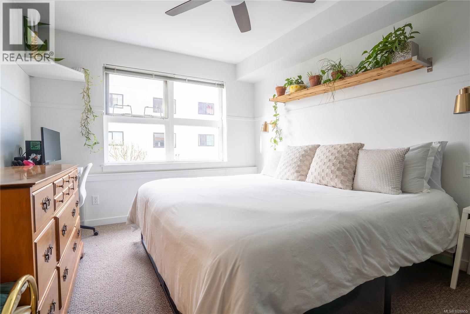 202 2940 Harriet Road, Saanich