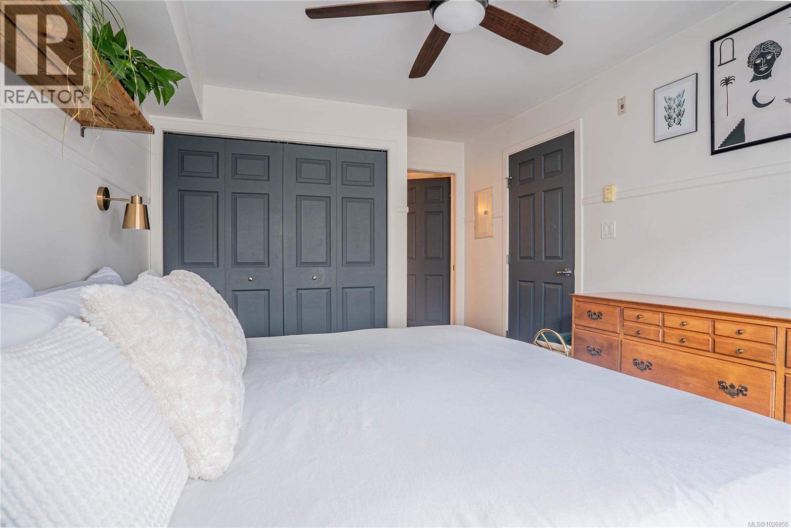 202 2940 Harriet Road, Saanich