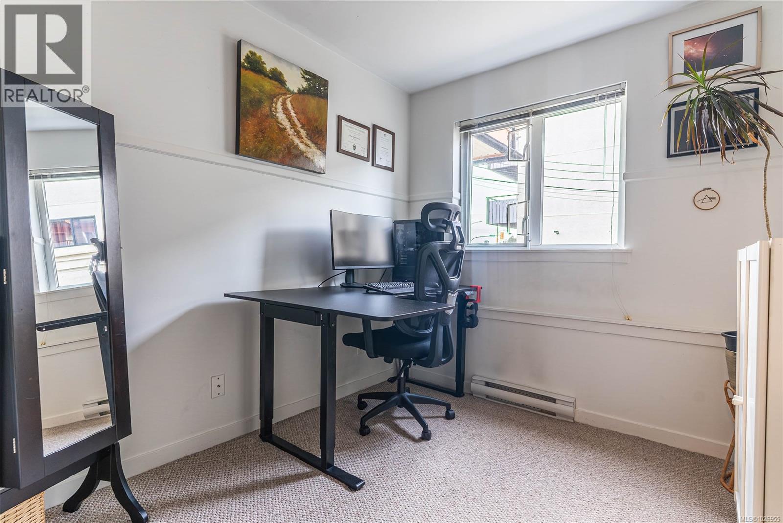 202 2940 Harriet Road, Saanich