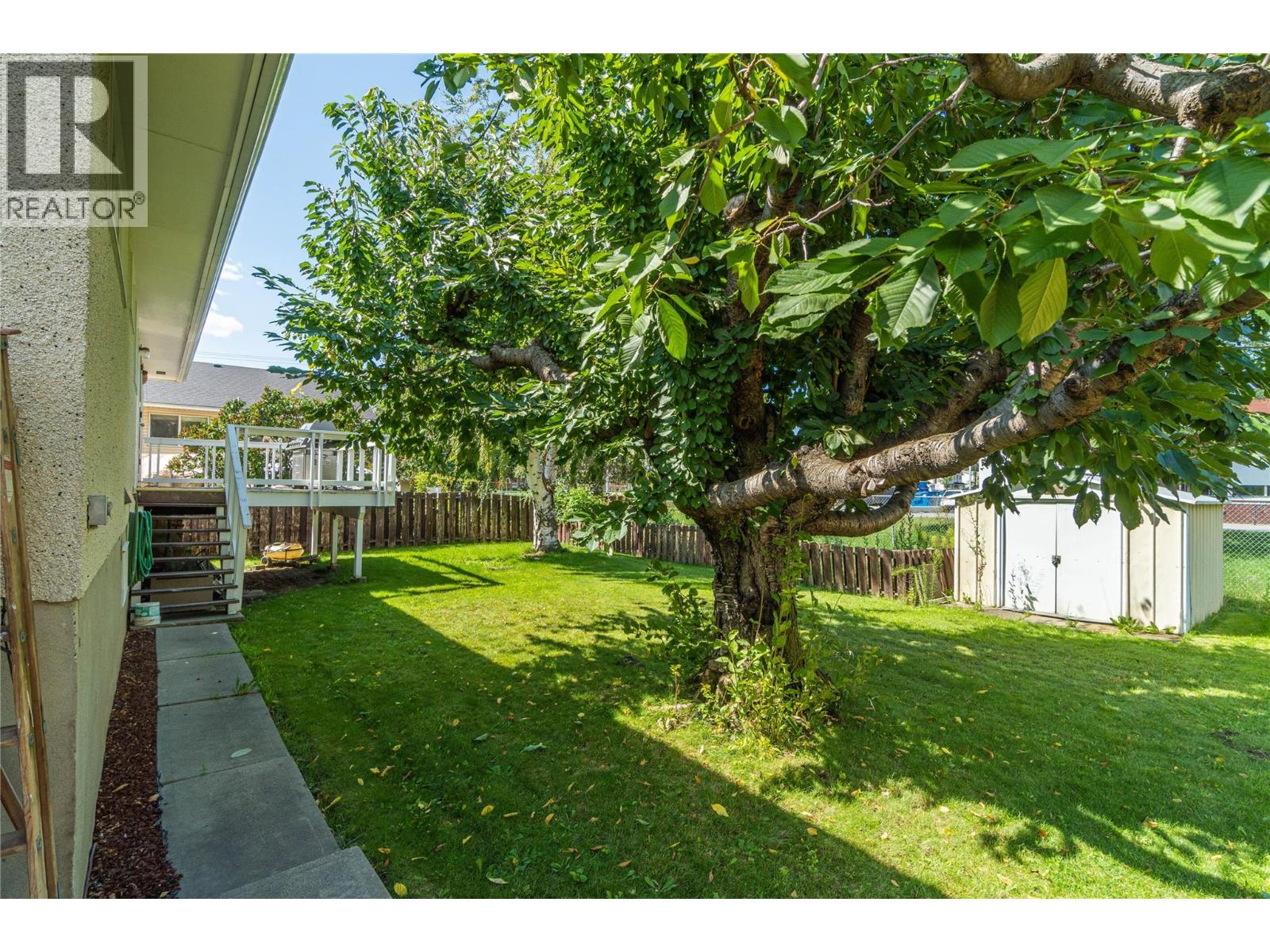1118 Chateau Street - 29