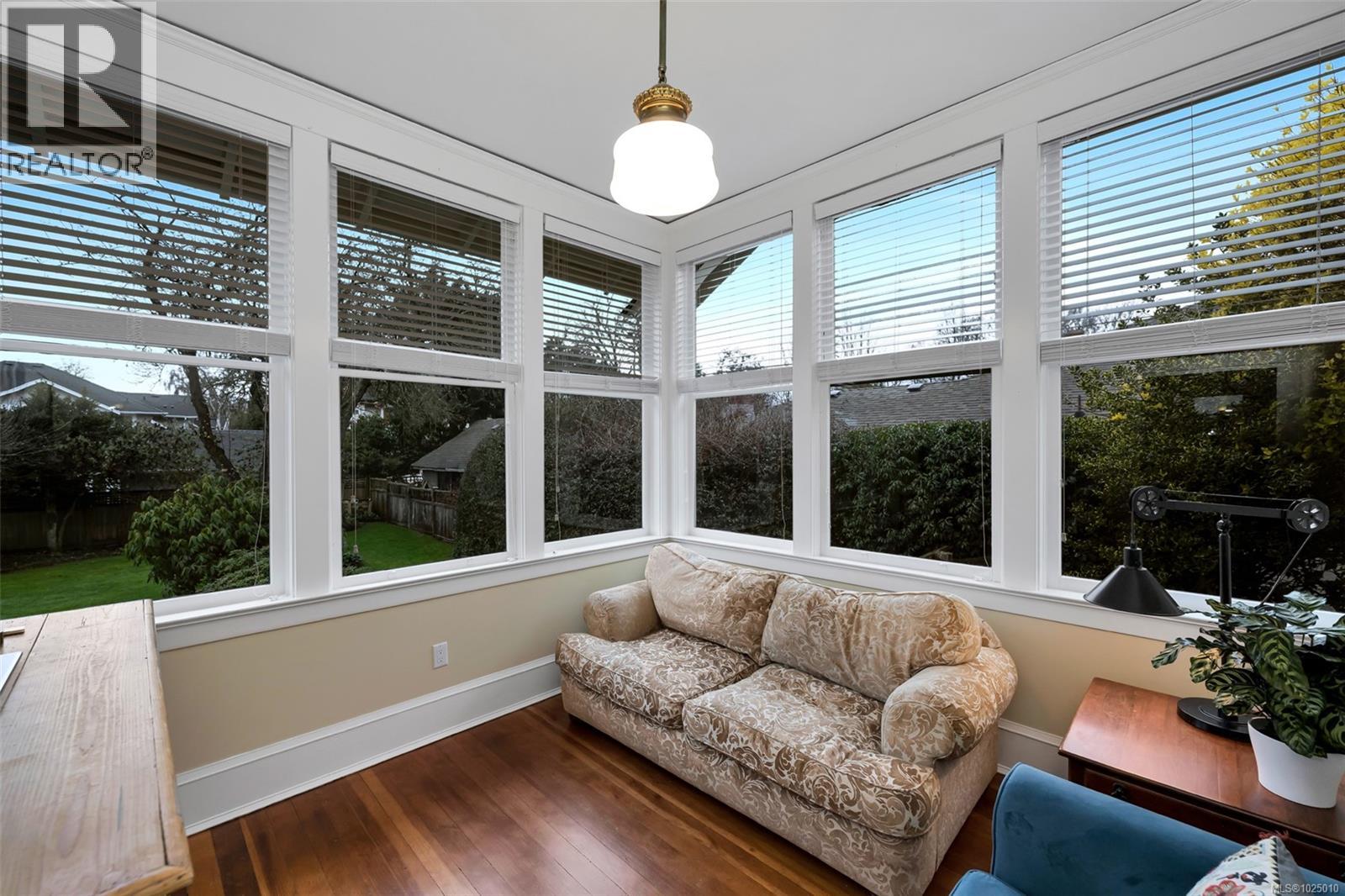 2753 Cavendish Ave, Oak Bay