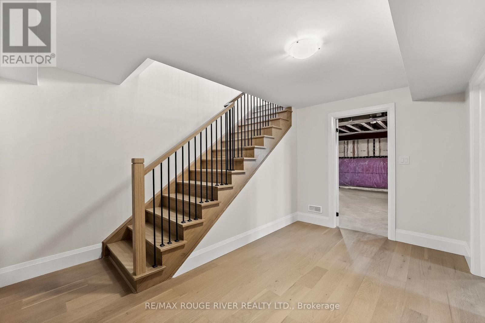 8 CAMERON COURT - 32