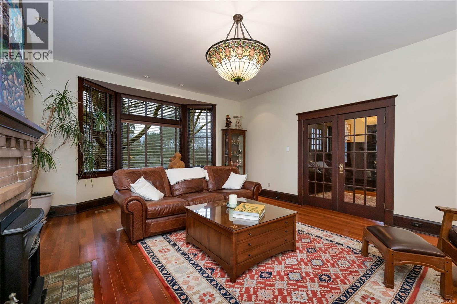 2753 Cavendish Ave, Oak Bay