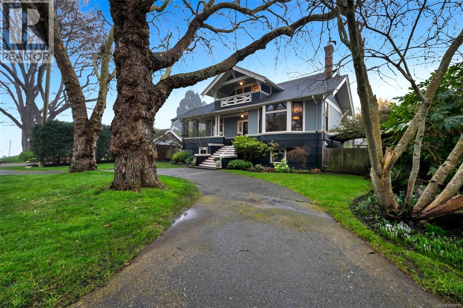 2753 Cavendish Ave, Oak Bay